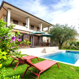 Villa Acqua Blu Gorgeous villa with ample garden, отель в Тосколано-Мадерно