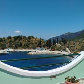 DiPo's Beachside House with Sea View