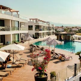 Albatros Resort - Rooftop Terrace Apartment 1 by Azur Prime، فندق في Karaağaç