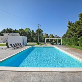 Complesso Villa Cristal with Shared Pool, hotel em Galatina
