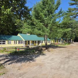 Tanglewood Motel & Cottages, hotell i Conway
