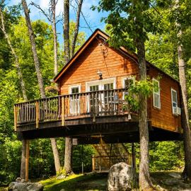 Romantic Treehouse Suite Lakes Trails & Views, Hotel in North Lovell
