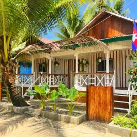 Coraluna Bungalows, hotel a l'illa de Koh Rong