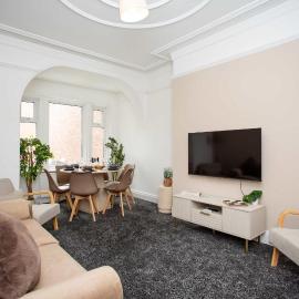 Vacant Nests Spacious 4BR house Central WiFi