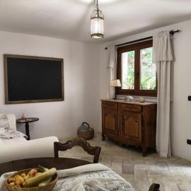 Country home in the heart of nature, hotel em Ossi