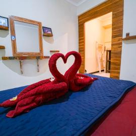 Sunrise Lodge and Lounge Hotel, hotel en Panji