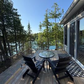 Dock 124 - Adults Only, Waterfront B&B, Hotel in Tobermory