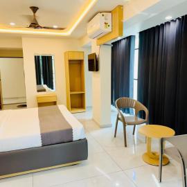 Hotel Sky Comfort Inn, hotel in Rajkot