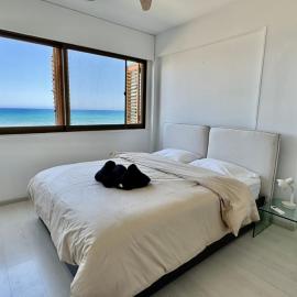 Sea View Suite in Makenzy