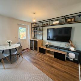Family House with Garden & Free Parking Wokingham