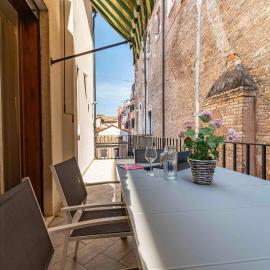 Luxury Apartment On Grand Canal by Wonderful Italy