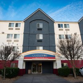 Candlewood Suites Medford by IHG، فندق في ميدفورد