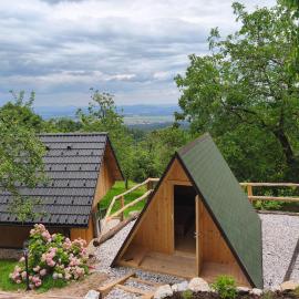 Pr' Končovc - wooden tent, hotel u Kranju