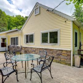 Home with Water Access: Close to Saratoga