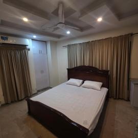 Cozy modern private apartment wit city view, Hotel in Rawalpindi