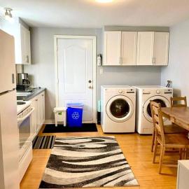 라발에 위치한 호텔 Comfortable 2-Bedroom Apartment in Laval, 2 Parking Spaces, Optional Car Ren