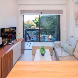 Spacious One-Bedroom Near Shopping and Dining, hotel v destinácii Fernando de la Mora