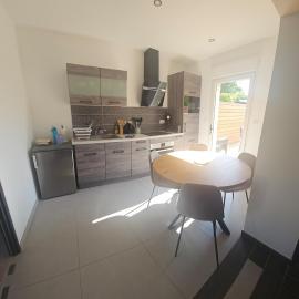 Appartement neuf tout confort terrasse & clim 10 min du lac, hotel in Clairvaux-les-Lacs