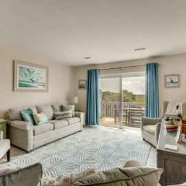 Walk to Beach: Harbor Island Condo w/ Deck