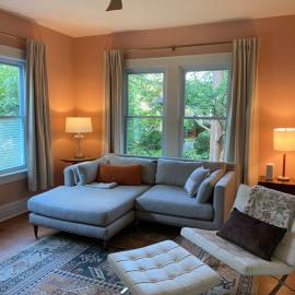 Charming bungalow minutes from uptown Charlotte, hotel in Charlotte