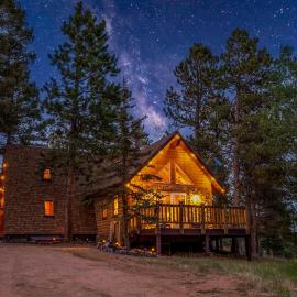 Timber A-Frame, Large Deck, Hot Tub, Fireplace, hotel em Divide