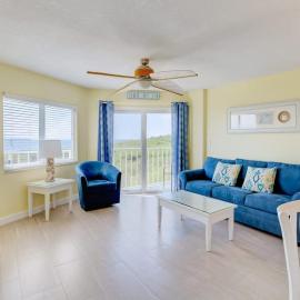Bright Sunny Suite with Magnificent Ocean Views: Tavernier şehrinde bir otel