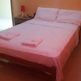Hostal Montecarlos، فندق في ساليناس