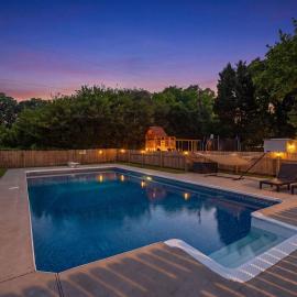 Clemson Getaway w Private Pool Retreat 4BR, hotel en Pendleton