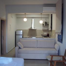 Artaki Beach SUNNY Apartment, hotel in Koroni