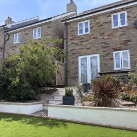 Stylish 3 bed home with allocated parking for 2, hotel in Liskeard