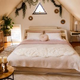RoseArt -THEA Apartment, Spacious Retreat, Garden and Summer H0T tub access