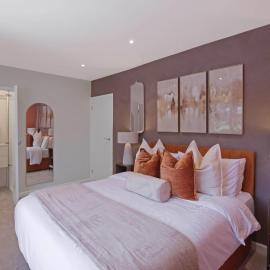 Stylish 3-Bed House Driveway Parking & Garden, hotelli kohteessa Stevenage