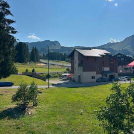 Studio montagne, hotel em Taninges