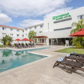 Wyndham Garden Playa del Carmen, хотел в Плая дел Кармен
