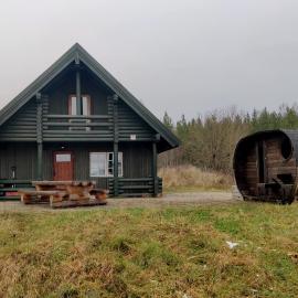 Tapa Cottage next to disc golf., hotel en Tapa