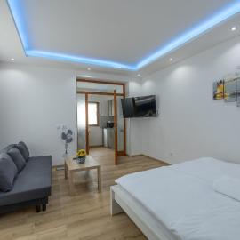 L&S House, hotelli Prahassa