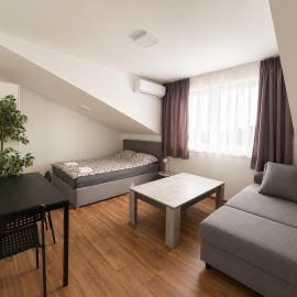 Spacious apartment close to Vienna in a calm area, hotelli kohteessa Strasshof an der Nordbahn