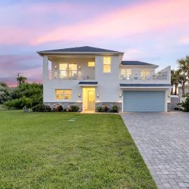 Ponce Inlet Surf Villa- Steps to beach with pool and spa!, hotel a Port Orange