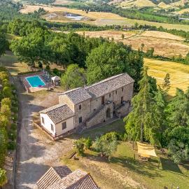 Casale Montemoro With Pool - Happy Rentals, hotelli kohteessa Allerona
