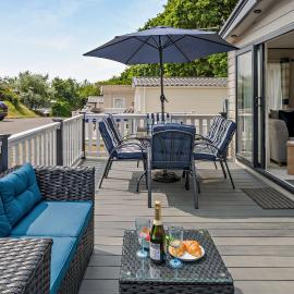 Luxury Lodge near Sea with Wraparound Deck Kernow Lodge