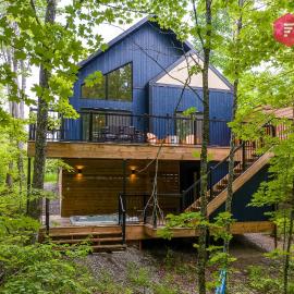 Le Bellevue - Chalet avec spa privé TV 65" Sonos à Pont Rouge - Resort près de Québec, hotel din Pont-Rouge
