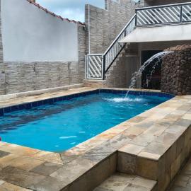 Linda casa Edícula "fundos do terreno" com piscina