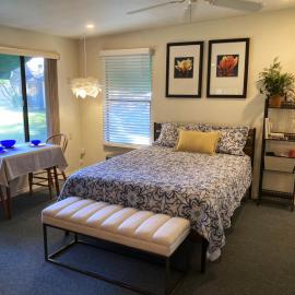 Hidden Cottage At Lilypond, hotel en Reedley