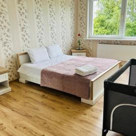 Levandų šeimyniniai apartamentai su vonia ir sodu