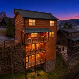 Indoor Pool Hot Tub, Pets Welcome, Arcade Games - Sleeps 14, хотел в Пиджън Фордж