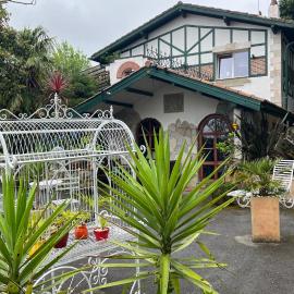 Appartement en Art Villa - 3 chambres - 3 salles de bains - 8 pers - Cuisine - Salon - Piscine - Parking