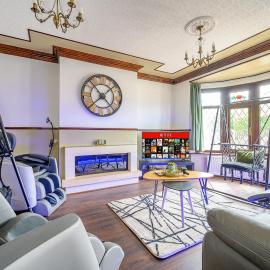 H59G- Family Home with Hot Tub & Games Room