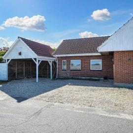 5 person holiday home in Skjern-By Traum, hotel sa Skjern