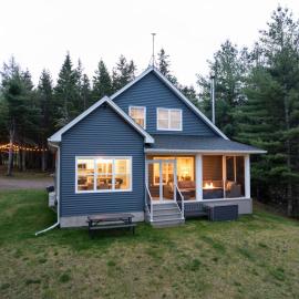 Waterfront | Wood Fireplace | Pet Friendly, hotel en Rexton
