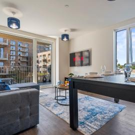 2 Bed Flat, Pool Table, Balcony 4 Stops to Wembley